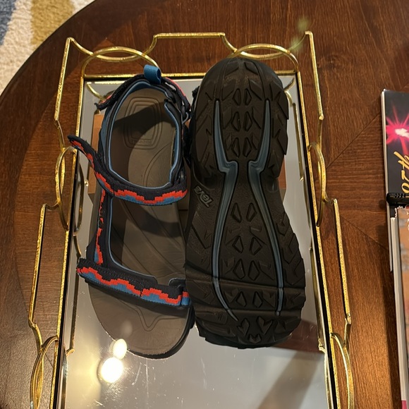 TEVA Kid's Tanza Sandal Red and Blue Size 4 - Picture 2 of 4